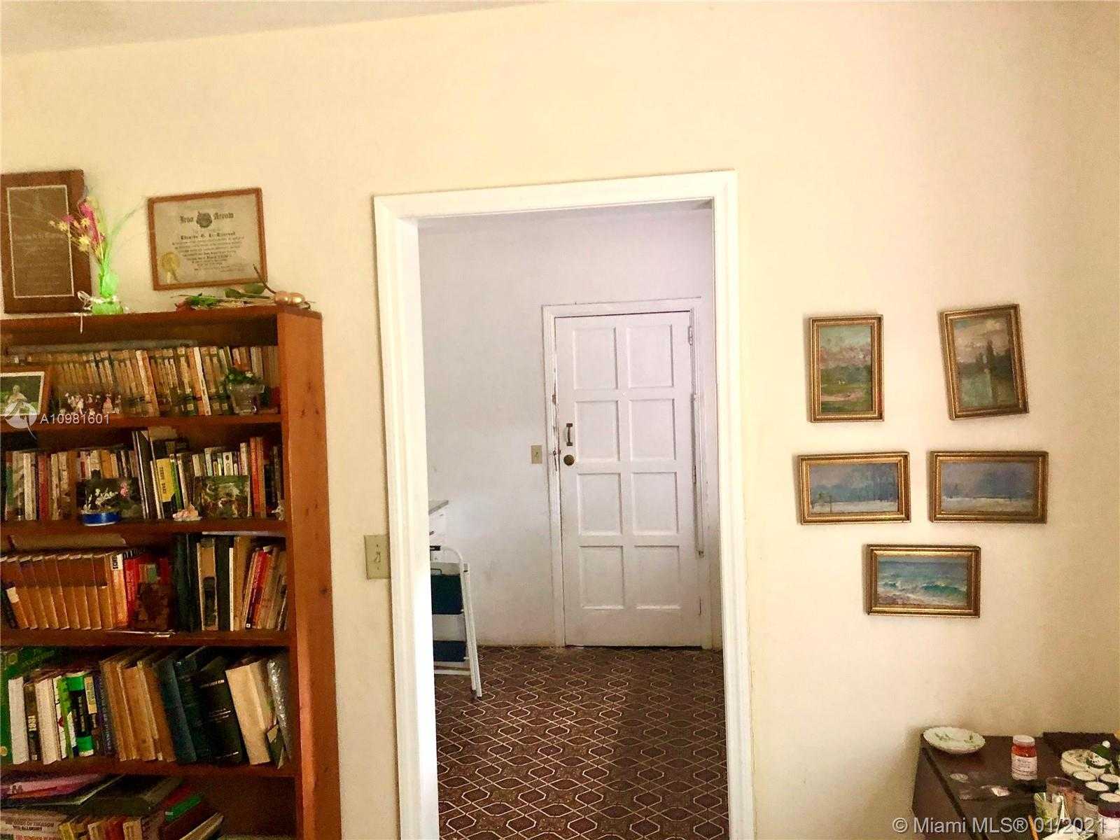 Small Image of 357 SOUTH WEST 18TH TER, Miami Number 15