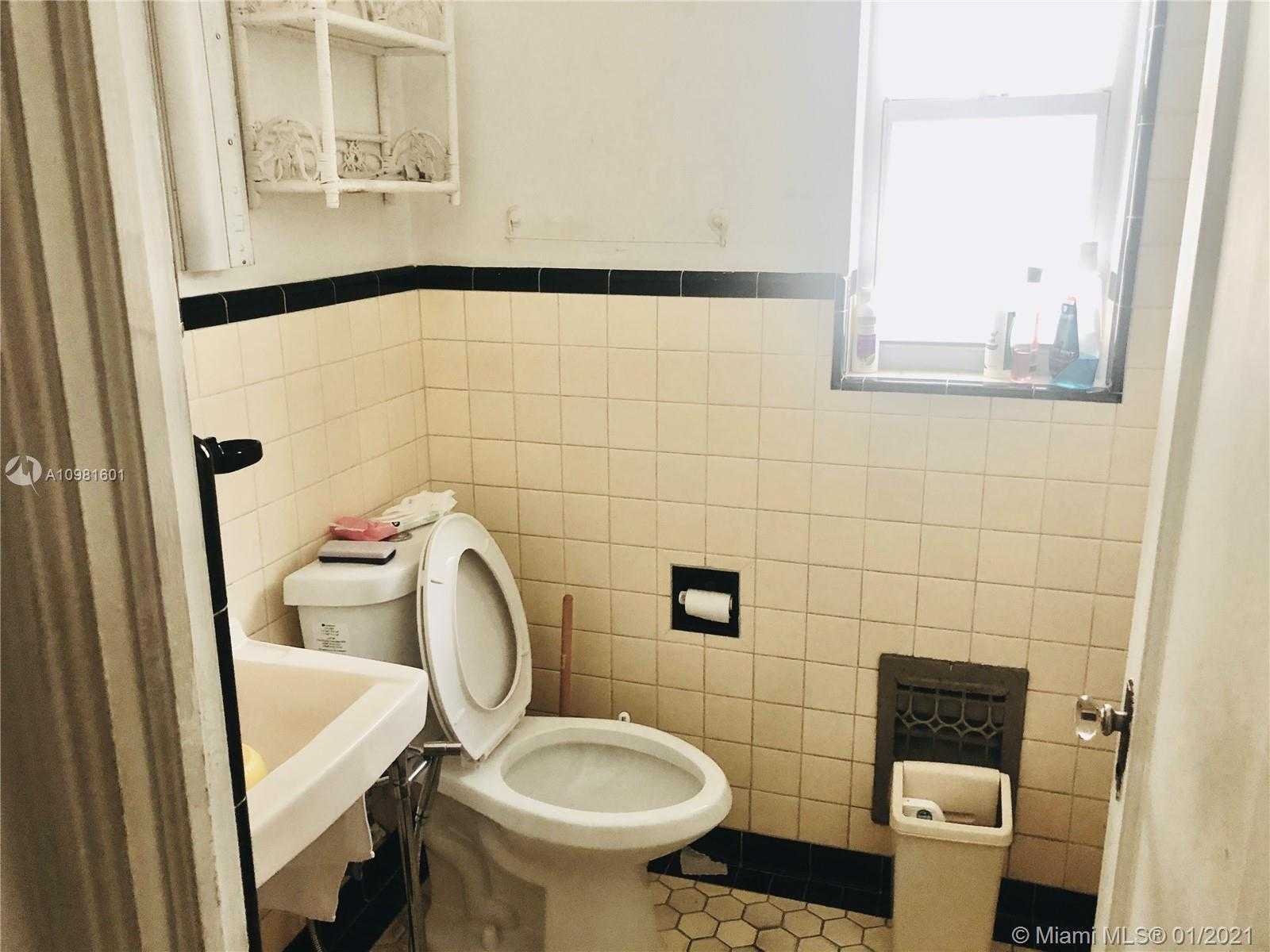 Small Image of 357 SOUTH WEST 18TH TER, Miami Number 19
