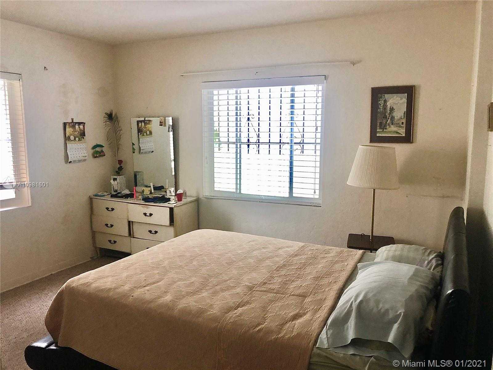 Small Image of 357 SOUTH WEST 18TH TER, Miami Number 21