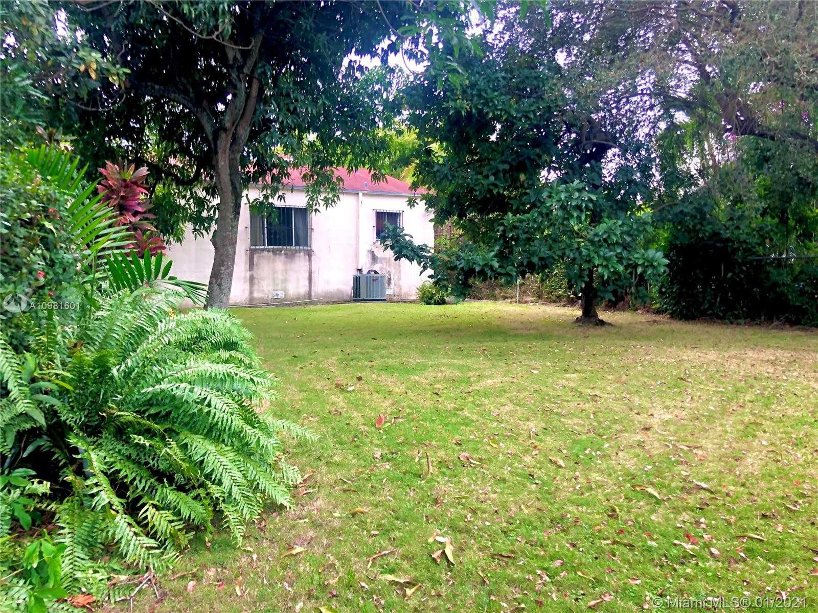 Small Image of 357 SOUTH WEST 18TH TER, Miami Number 3