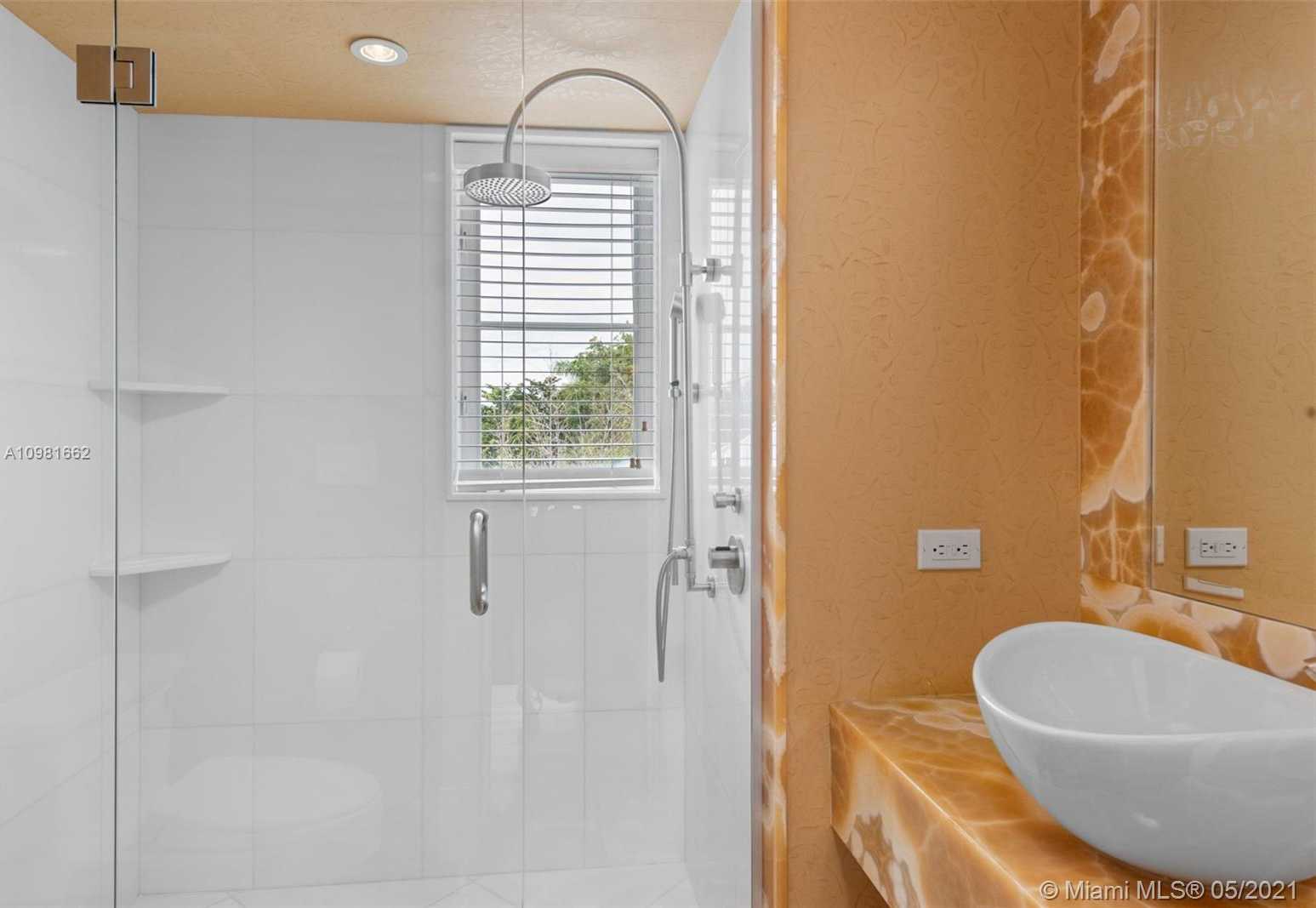 Small Image of 100 CAPE FLORIDA DR, Key Biscayne Number 57