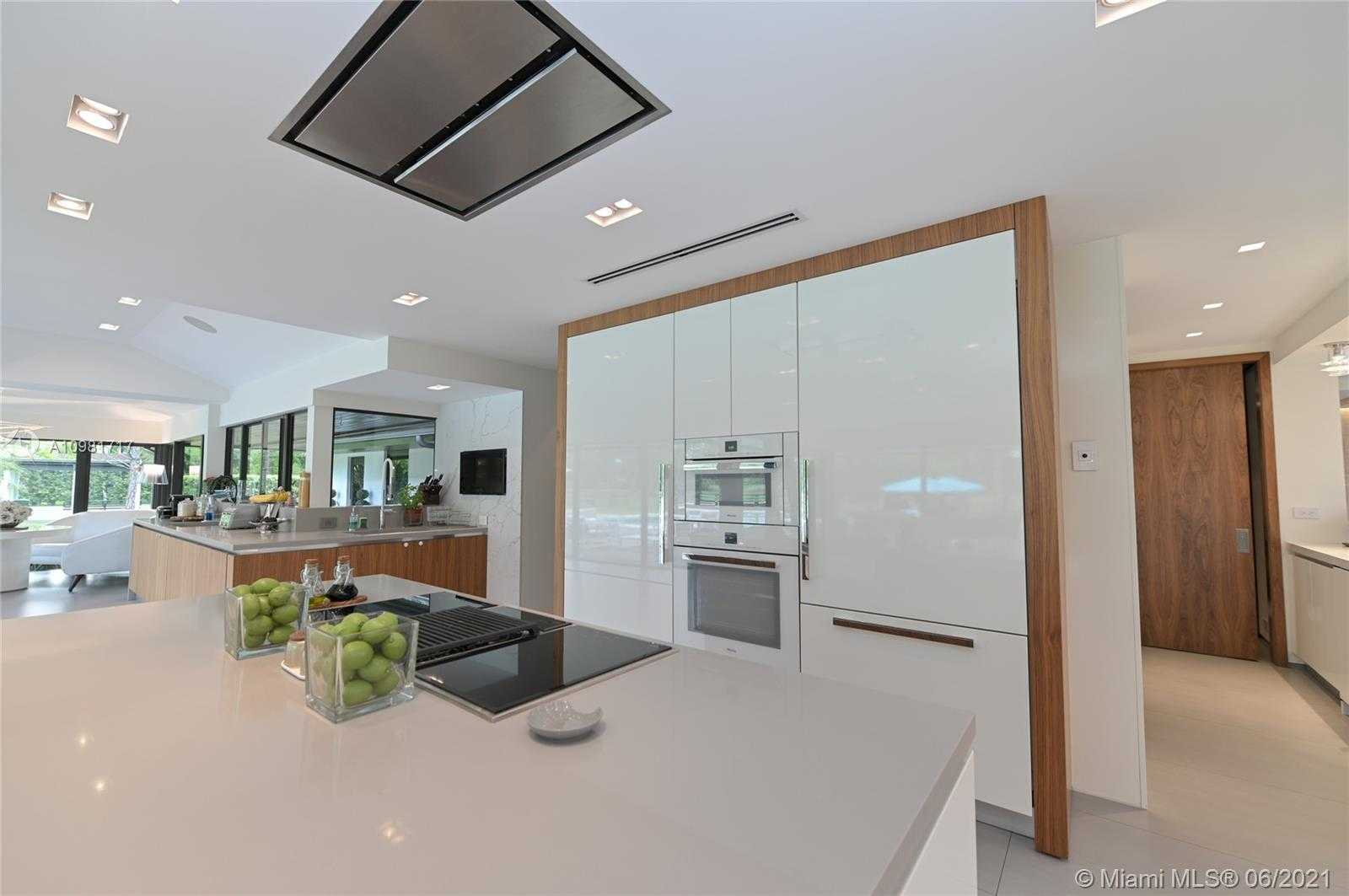 Small Image of 16111 ABERDEEN WAY, Miami Lakes Number 11