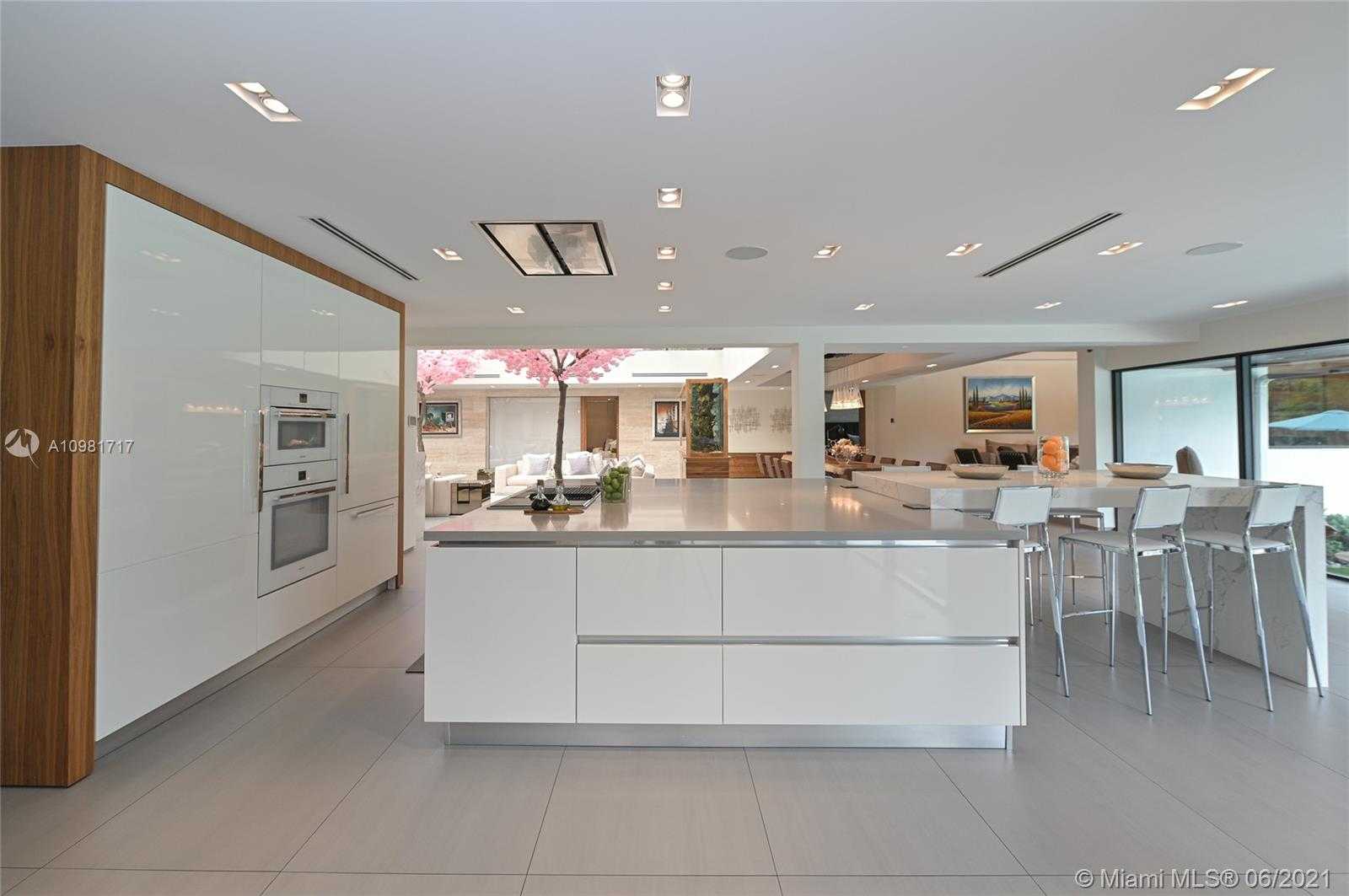 Small Image of 16111 ABERDEEN WAY, Miami Lakes Number 12