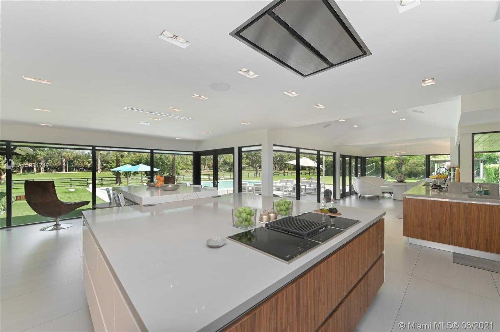 Small Image of 16111 ABERDEEN WAY, Miami Lakes Number 13