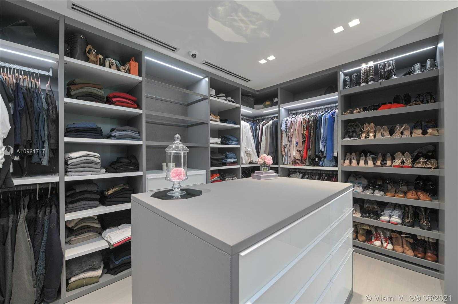 Small Image of 16111 ABERDEEN WAY, Miami Lakes Number 17