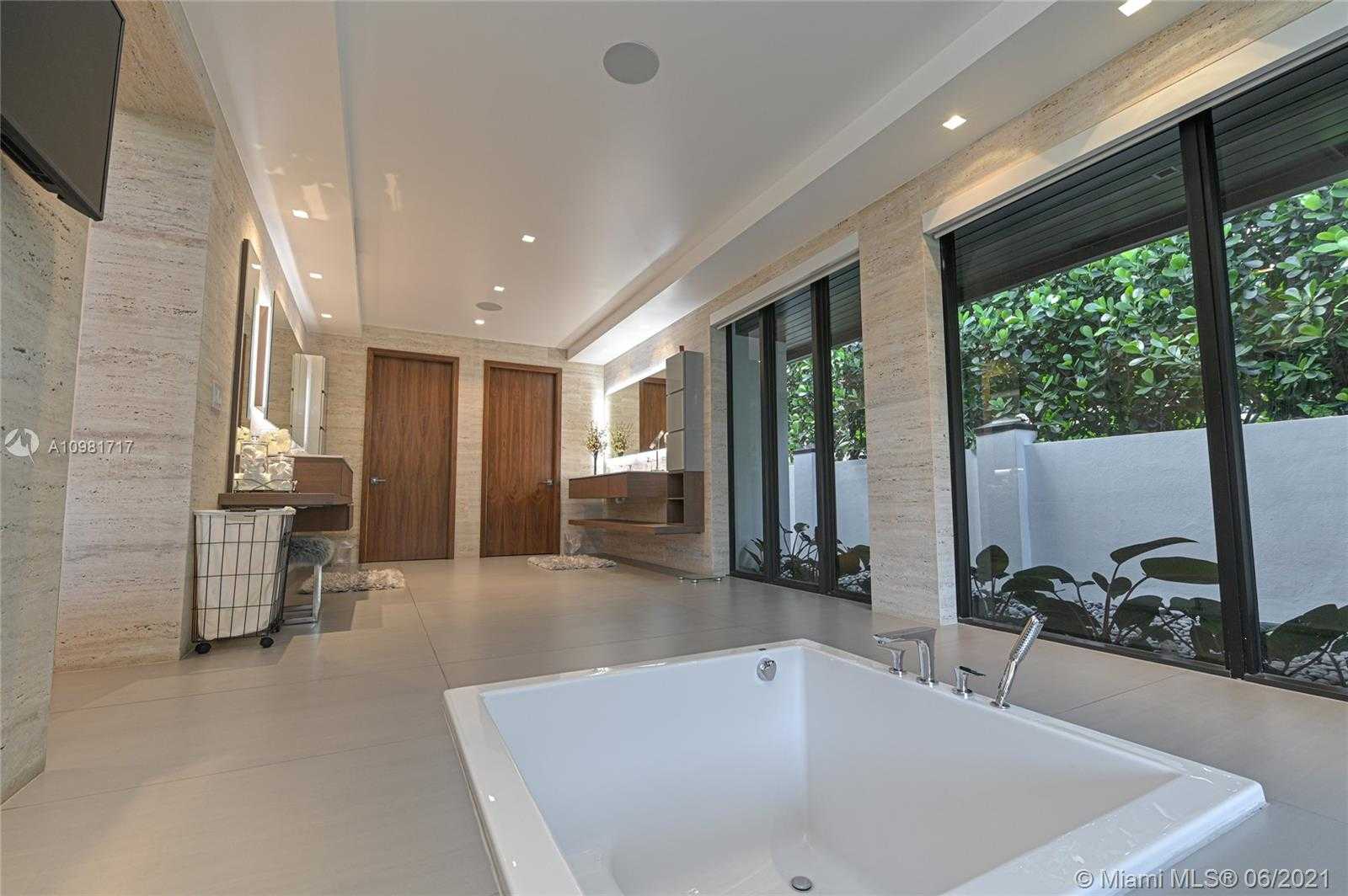 Small Image of 16111 ABERDEEN WAY, Miami Lakes Number 19