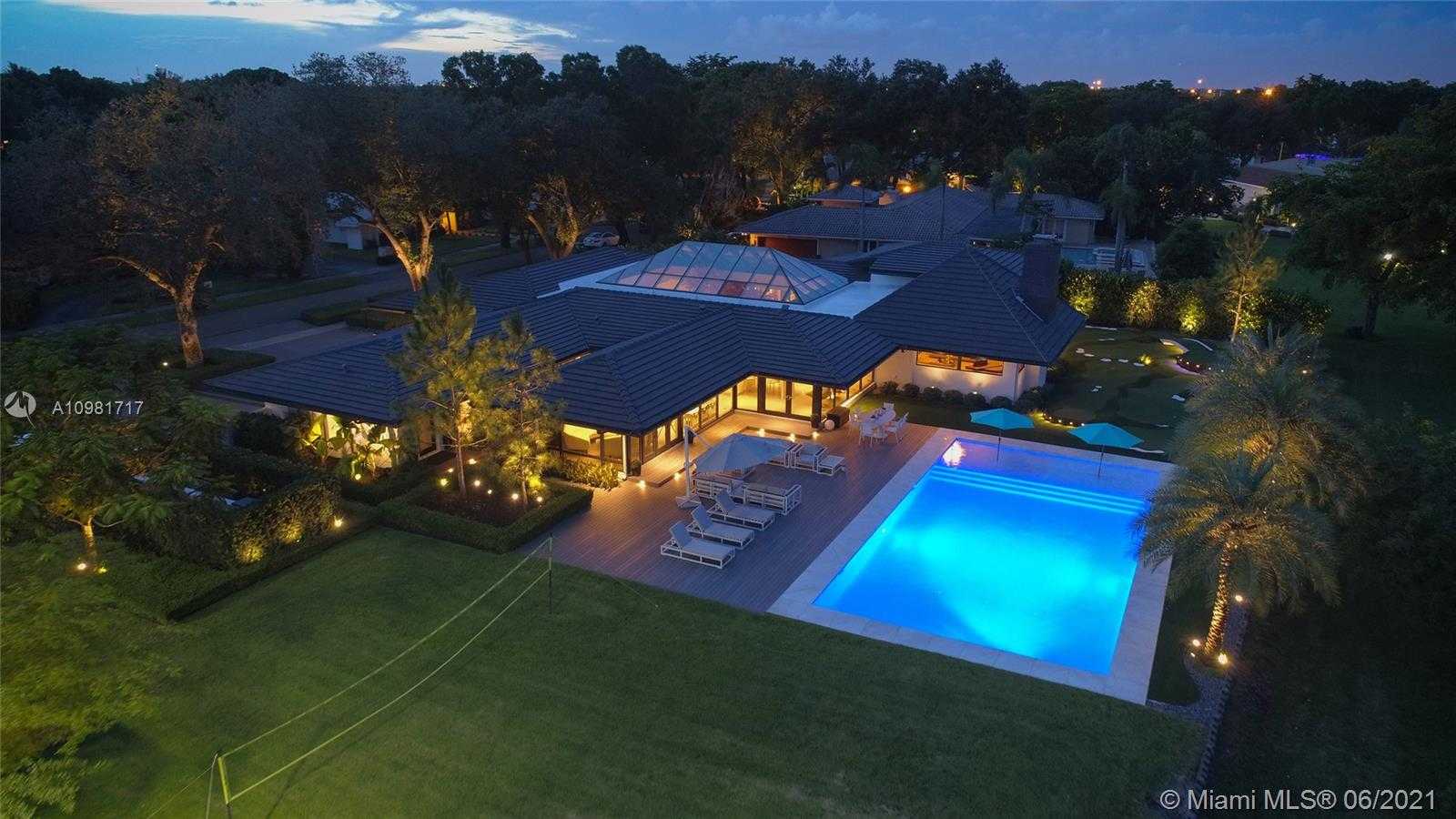 Small Image of 16111 ABERDEEN WAY, Miami Lakes Number 2