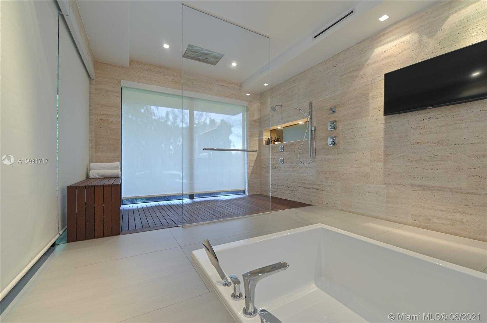 Small Image of 16111 ABERDEEN WAY, Miami Lakes Number 20