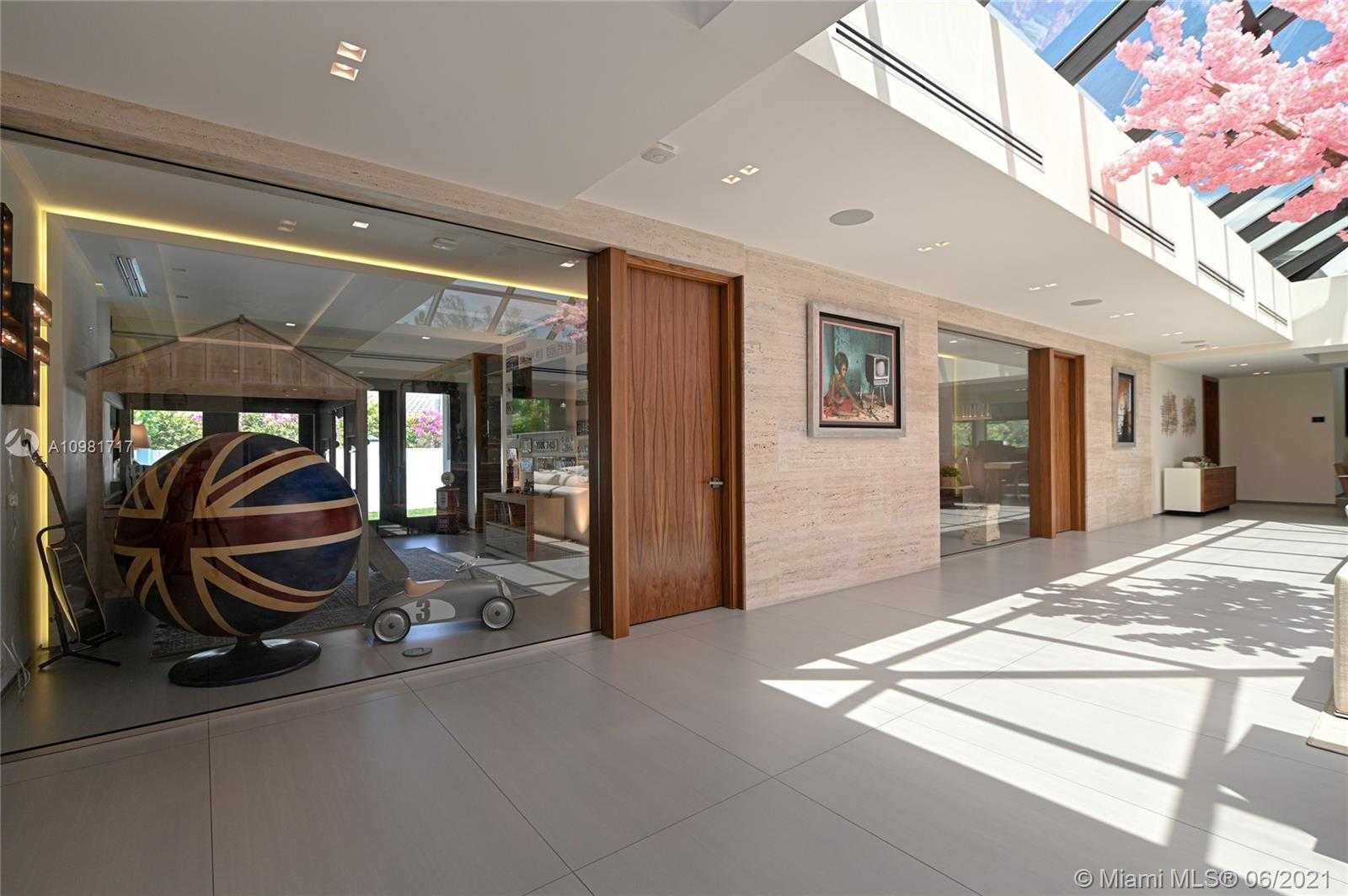 Small Image of 16111 ABERDEEN WAY, Miami Lakes Number 22