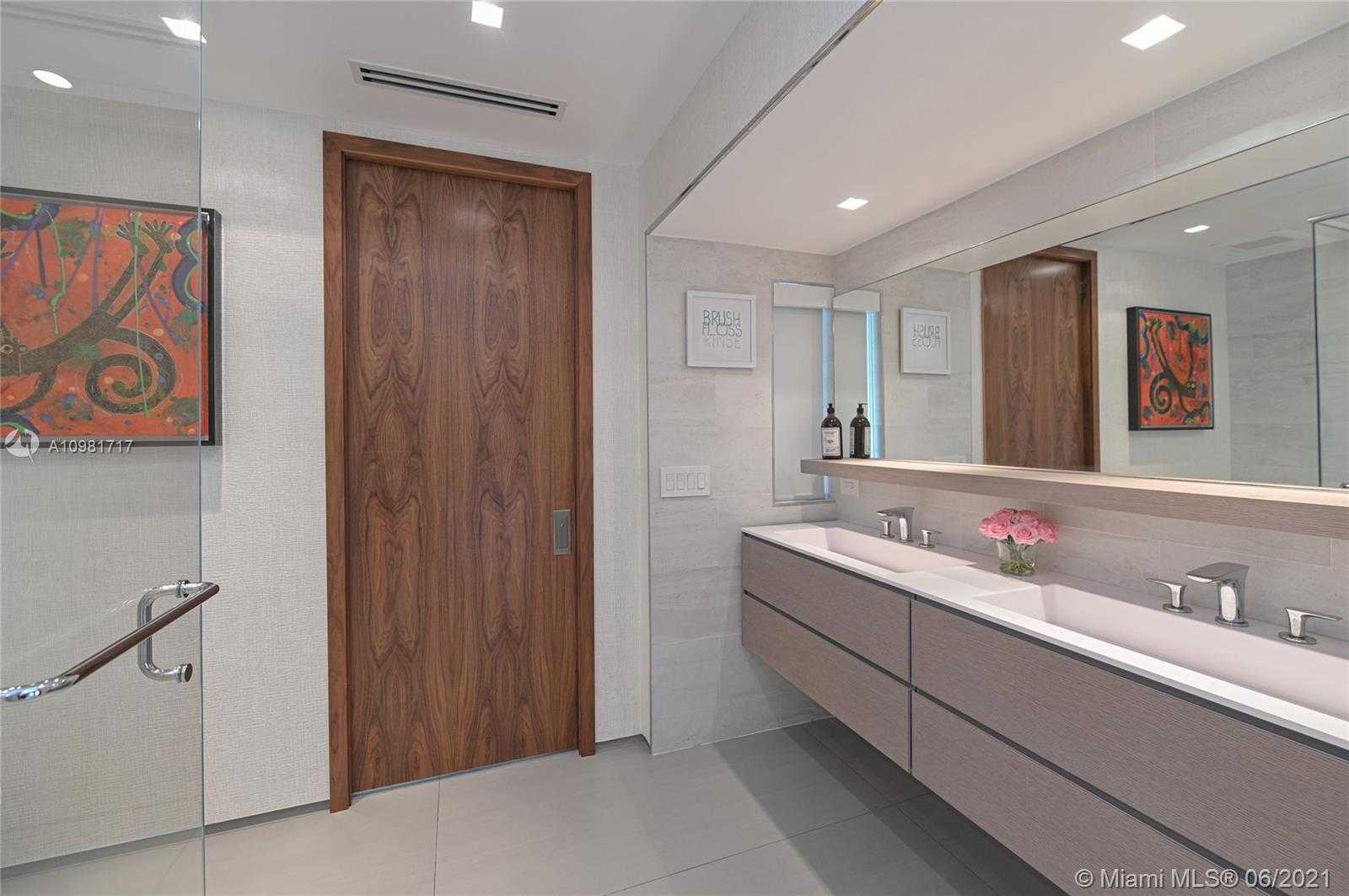 Small Image of 16111 ABERDEEN WAY, Miami Lakes Number 23