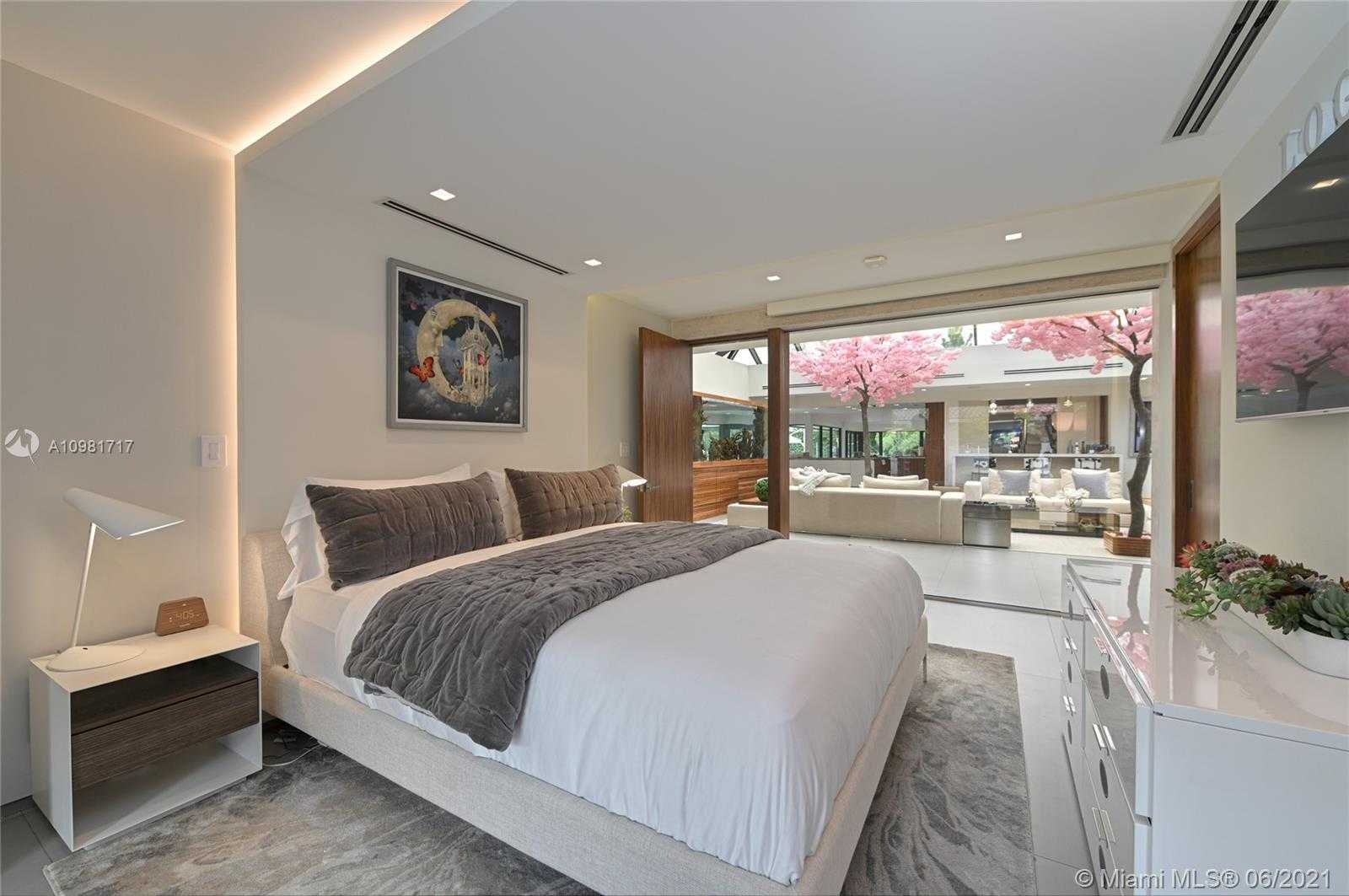 Small Image of 16111 ABERDEEN WAY, Miami Lakes Number 25
