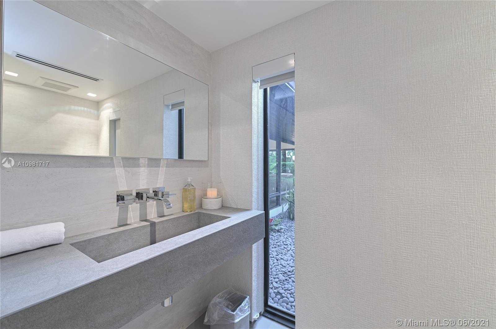 Small Image of 16111 ABERDEEN WAY, Miami Lakes Number 27