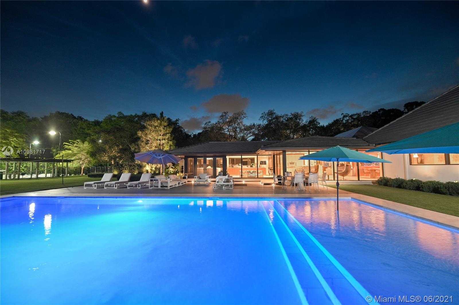 Small Image of 16111 ABERDEEN WAY, Miami Lakes Number 3
