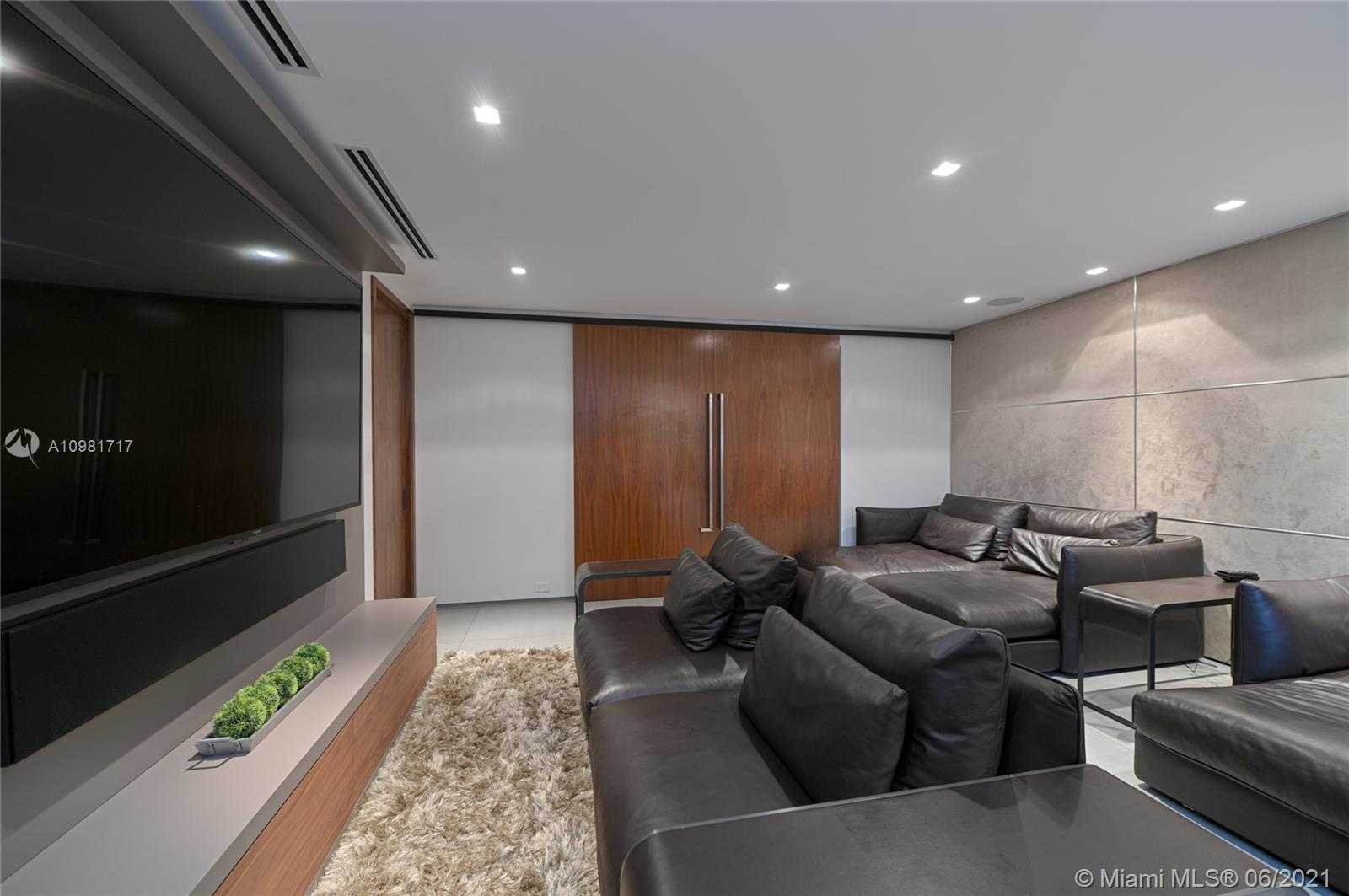 Small Image of 16111 ABERDEEN WAY, Miami Lakes Number 32