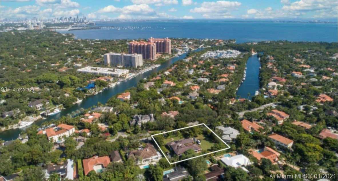 Small Image of 260 COCOPLUM RD, Coral Gables Number 2