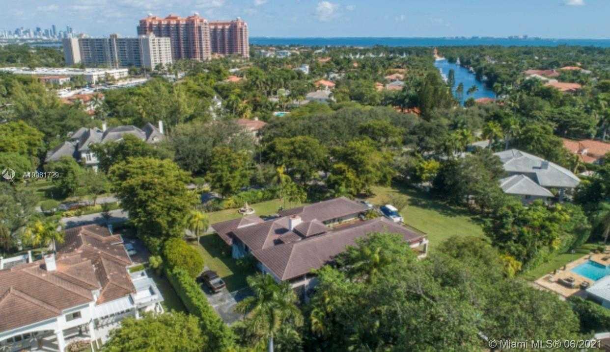 Small Image of 260 COCOPLUM RD, Coral Gables Number 6