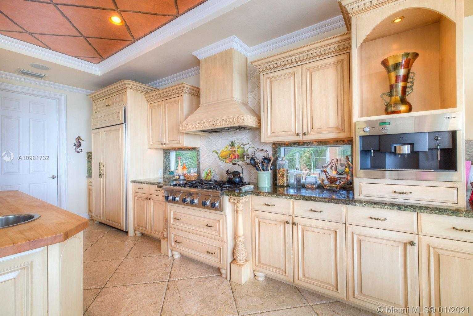 Small Image of 550 OCEAN CAY DR, Other City - In The State Of Florida Number 10
