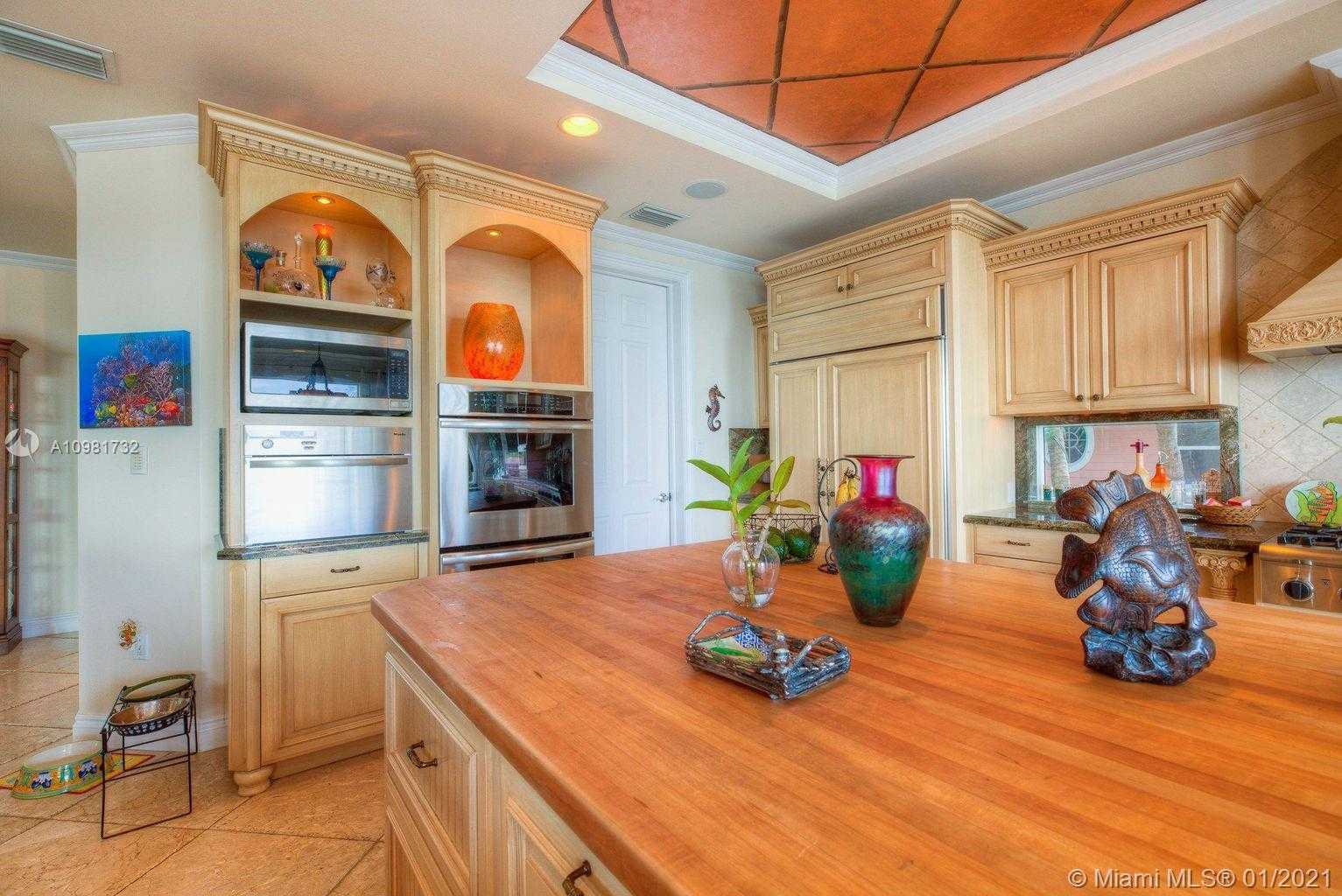 Small Image of 550 OCEAN CAY DR, Other City - In The State Of Florida Number 12