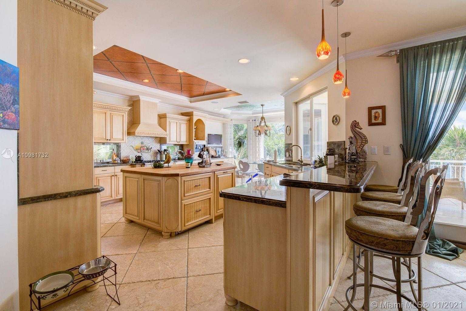 Small Image of 550 OCEAN CAY DR, Other City - In The State Of Florida Number 13