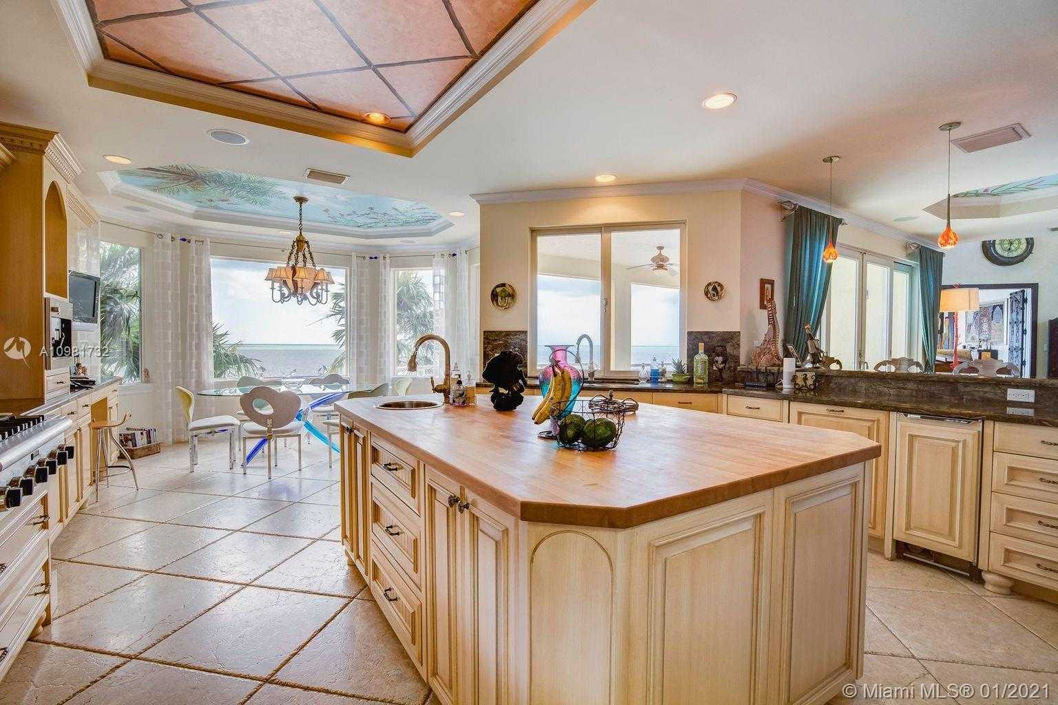 Small Image of 550 OCEAN CAY DR, Other City - In The State Of Florida Number 14