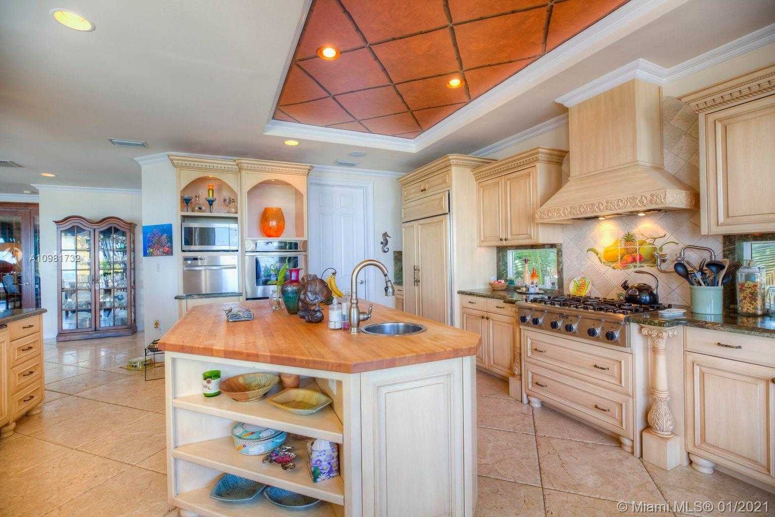 Small Image of 550 OCEAN CAY DR, Other City - In The State Of Florida Number 15