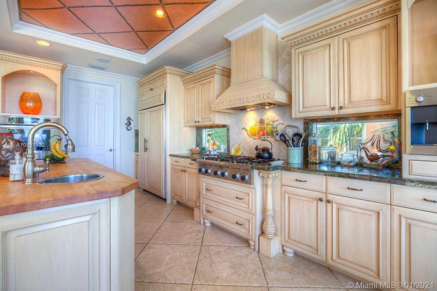 Small Image of 550 OCEAN CAY DR, Other City - In The State Of Florida Number 16