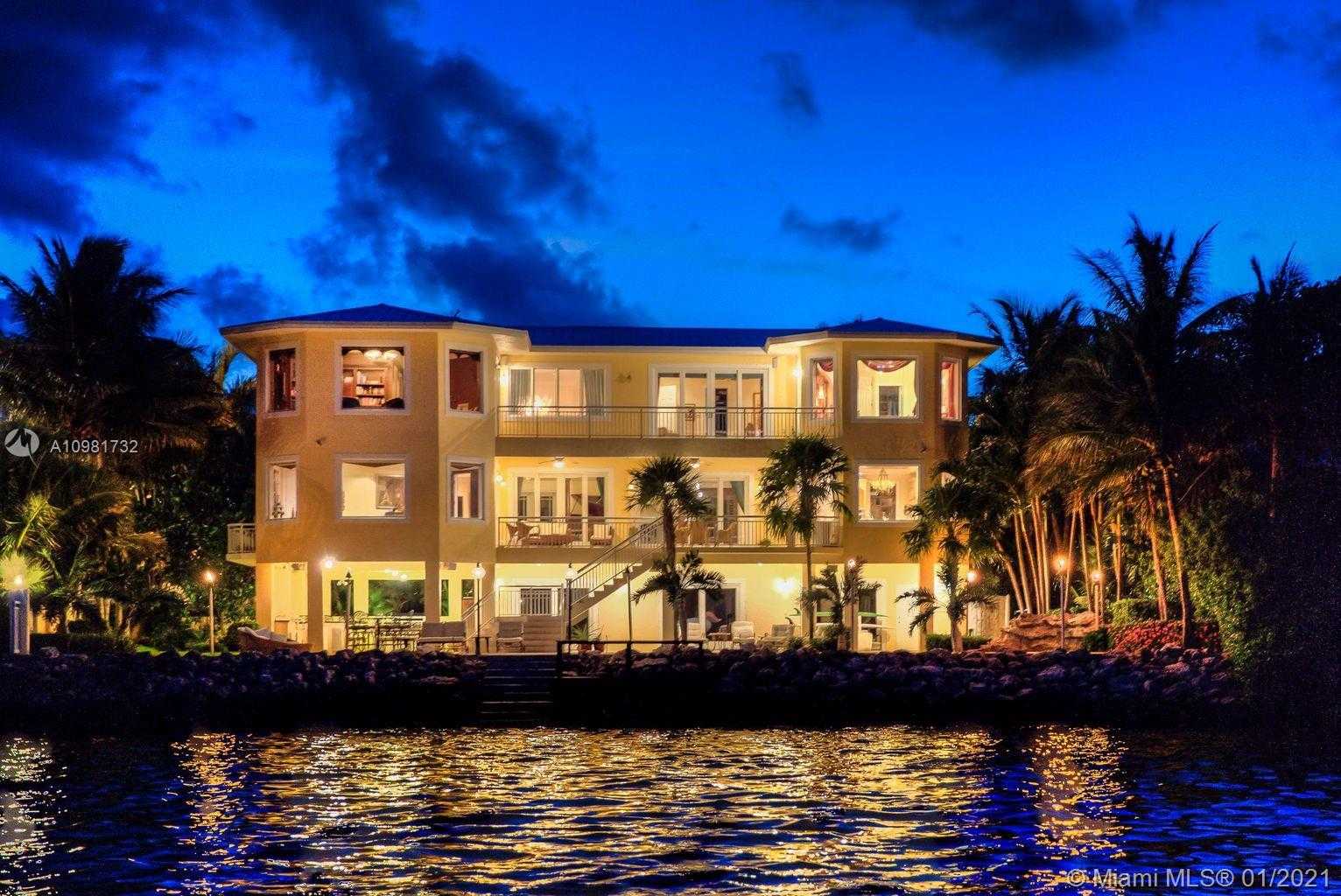 Small Image of 550 OCEAN CAY DR, Other City - In The State Of Florida Number 2