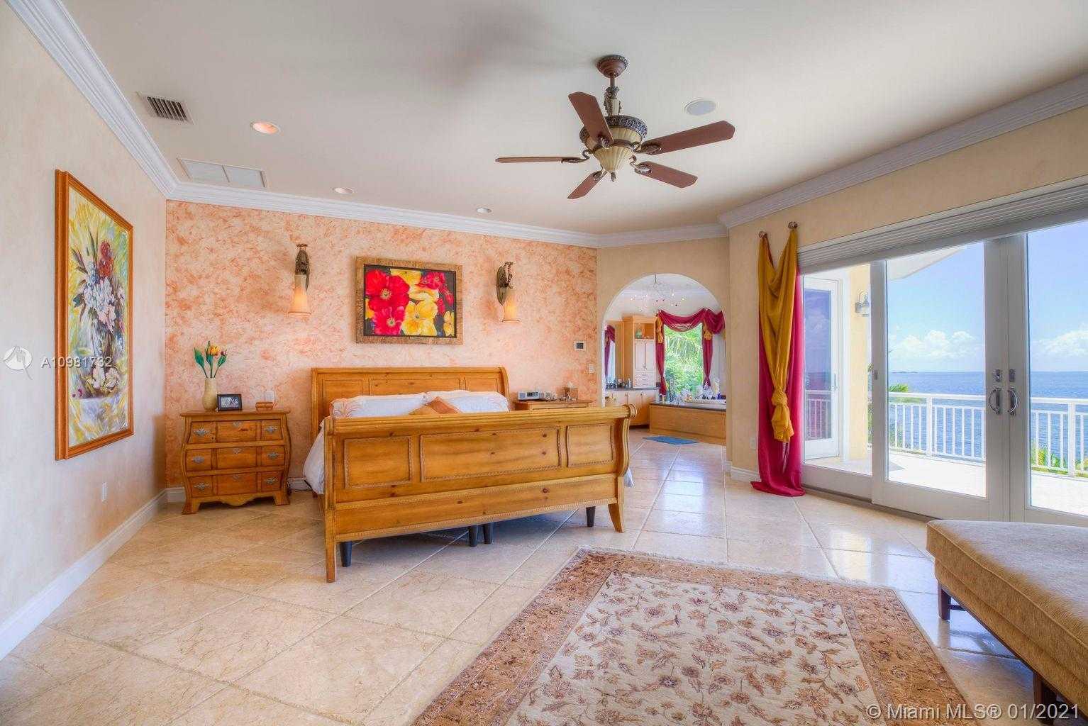 Small Image of 550 OCEAN CAY DR, Other City - In The State Of Florida Number 26