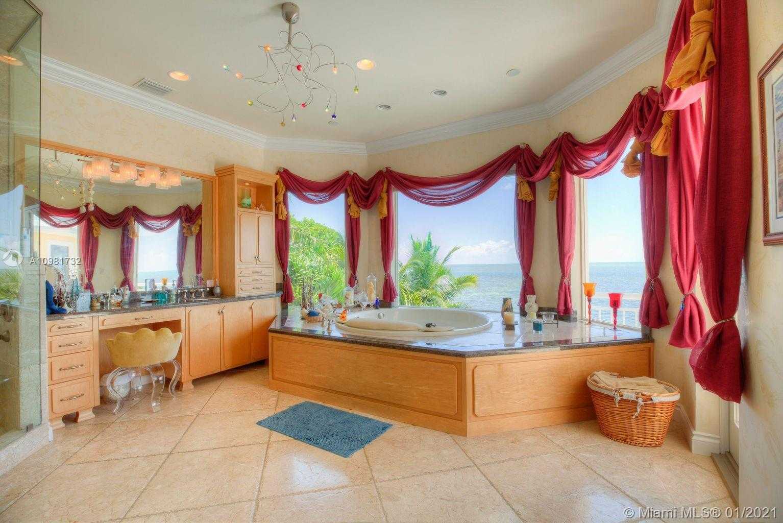 Small Image of 550 OCEAN CAY DR, Other City - In The State Of Florida Number 28