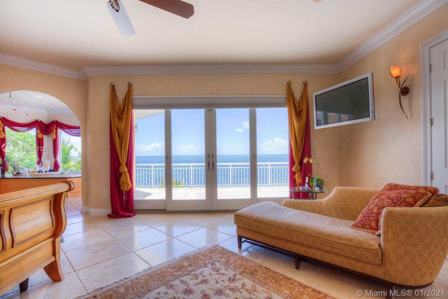 Small Image of 550 OCEAN CAY DR, Other City - In The State Of Florida Number 29