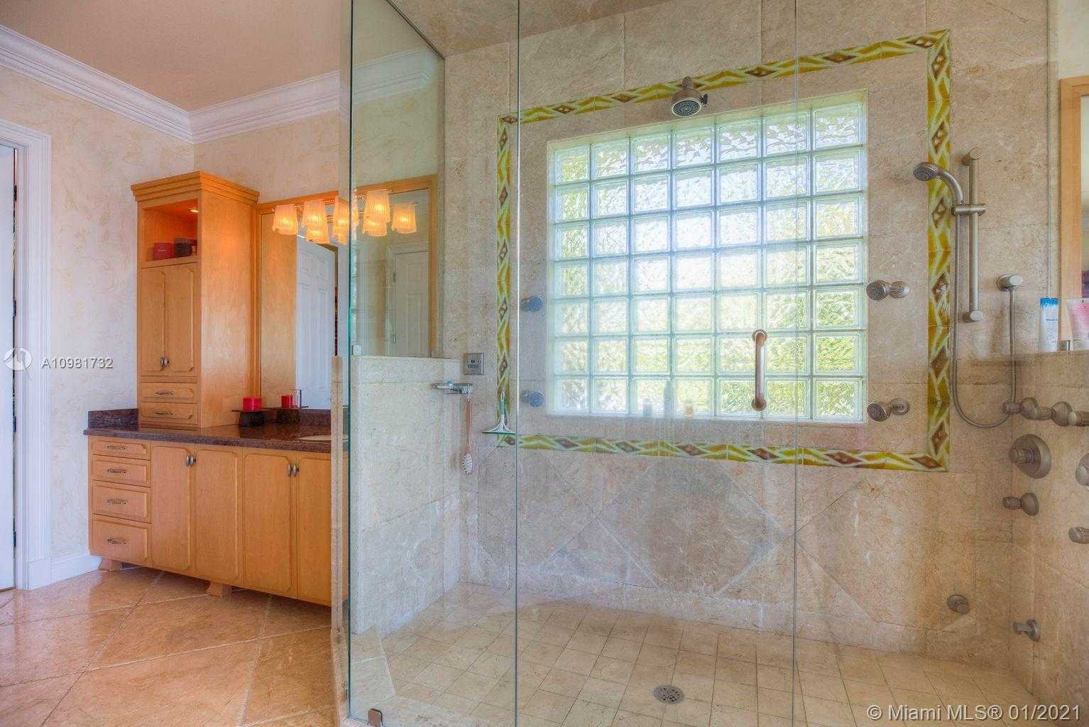 Small Image of 550 OCEAN CAY DR, Other City - In The State Of Florida Number 30