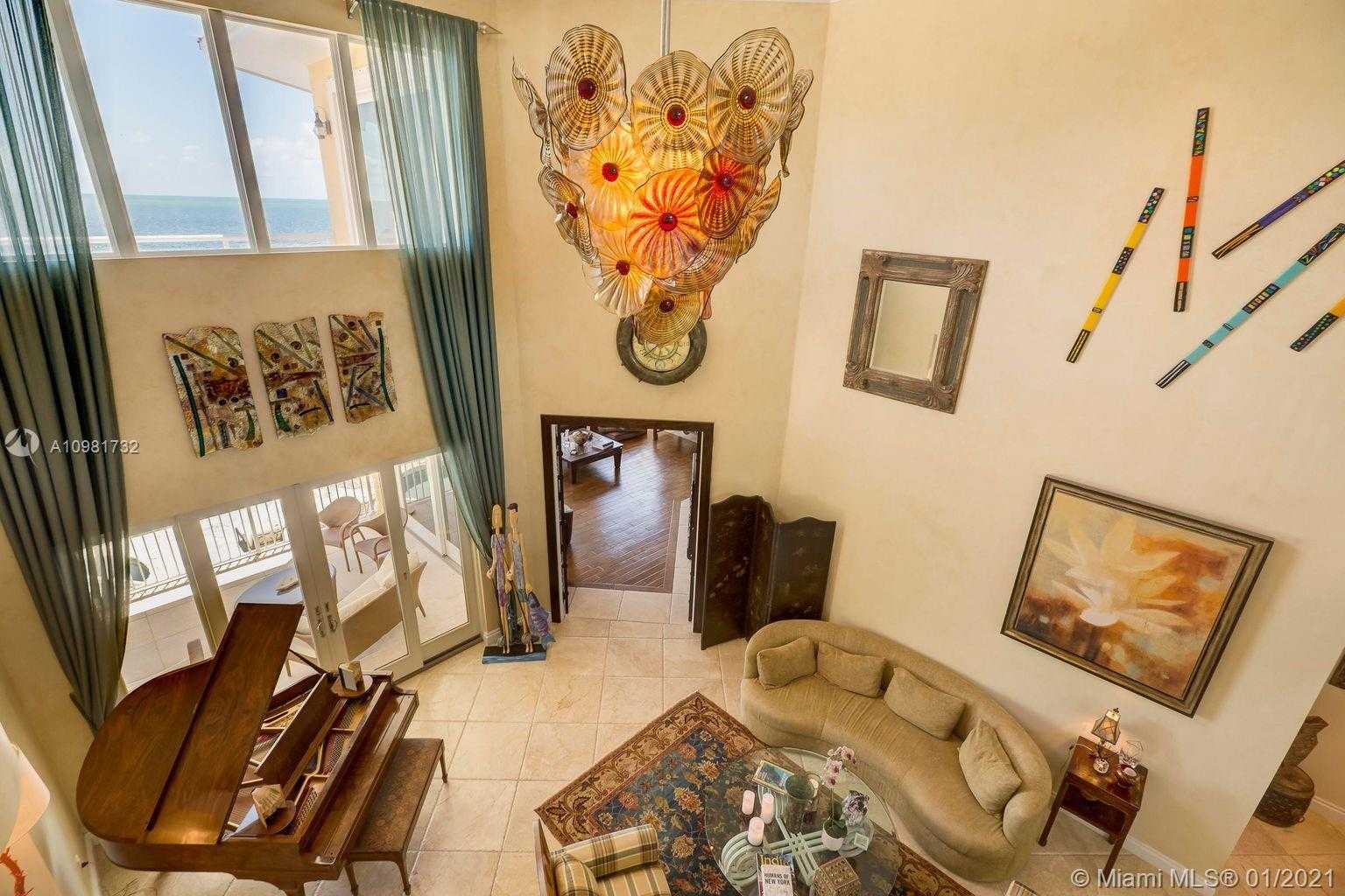 Small Image of 550 OCEAN CAY DR, Other City - In The State Of Florida Number 33