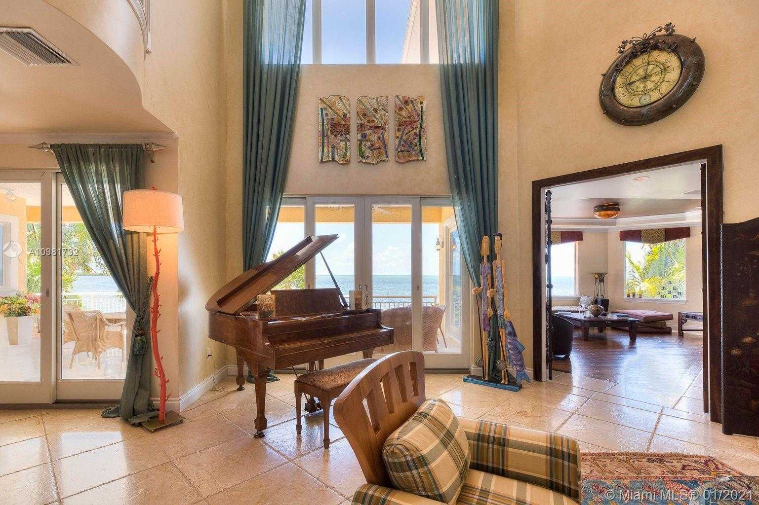 Small Image of 550 OCEAN CAY DR, Other City - In The State Of Florida Number 35