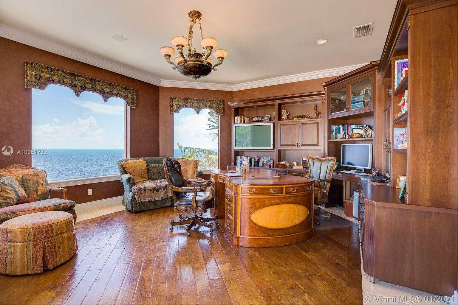 Small Image of 550 OCEAN CAY DR, Other City - In The State Of Florida Number 37