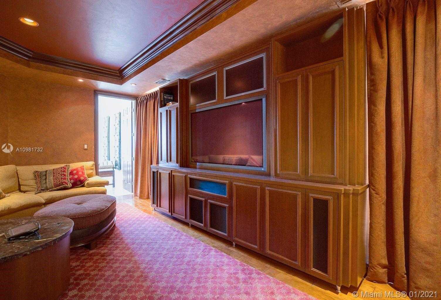 Small Image of 550 OCEAN CAY DR, Other City - In The State Of Florida Number 40