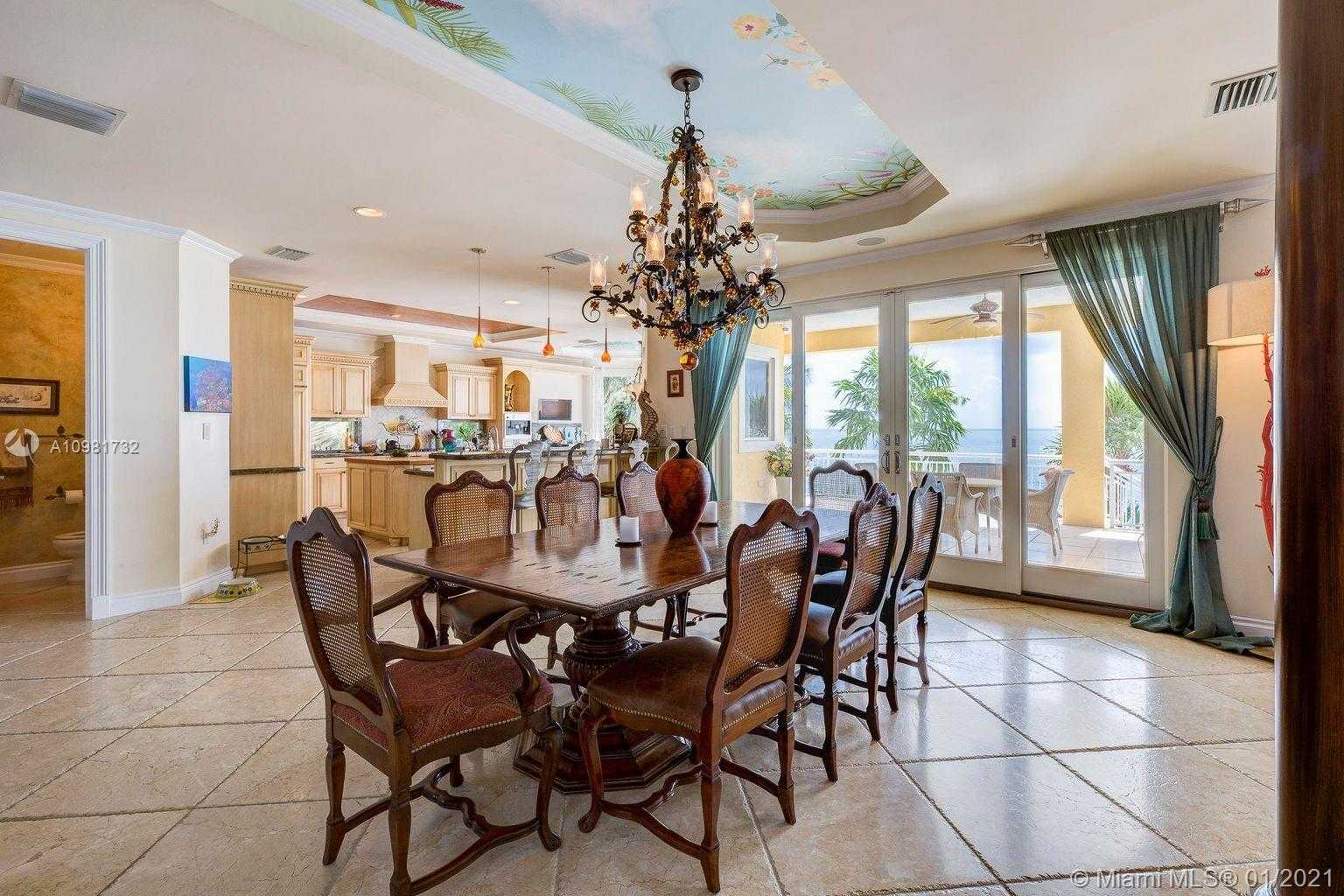 Small Image of 550 OCEAN CAY DR, Other City - In The State Of Florida Number 7