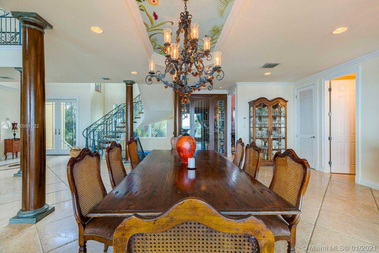 Small Image of 550 OCEAN CAY DR, Other City - In The State Of Florida Number 8