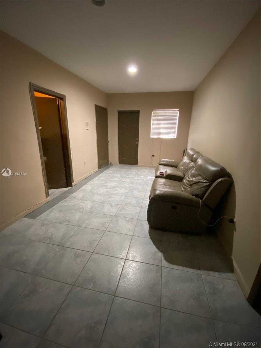 Small Image of 1421 SOUTH WEST 68TH BLVD, Pembroke Pines Number 11