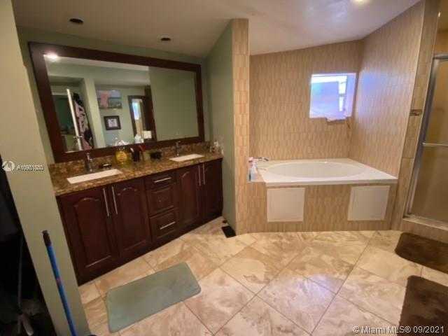 Small Image of 1421 SOUTH WEST 68TH BLVD, Pembroke Pines Number 13