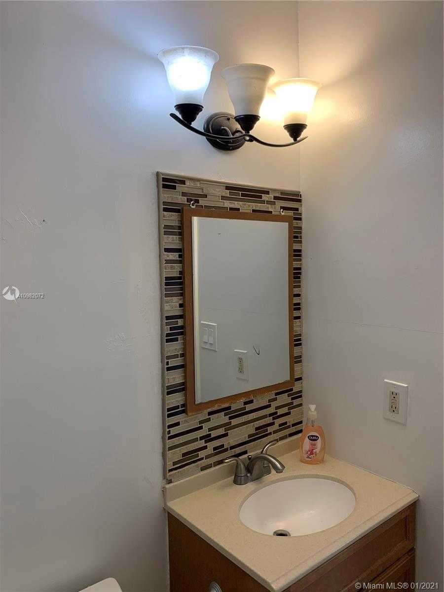 Small Image of 580 NORTH WEST 133RD ST, North Miami Number 16