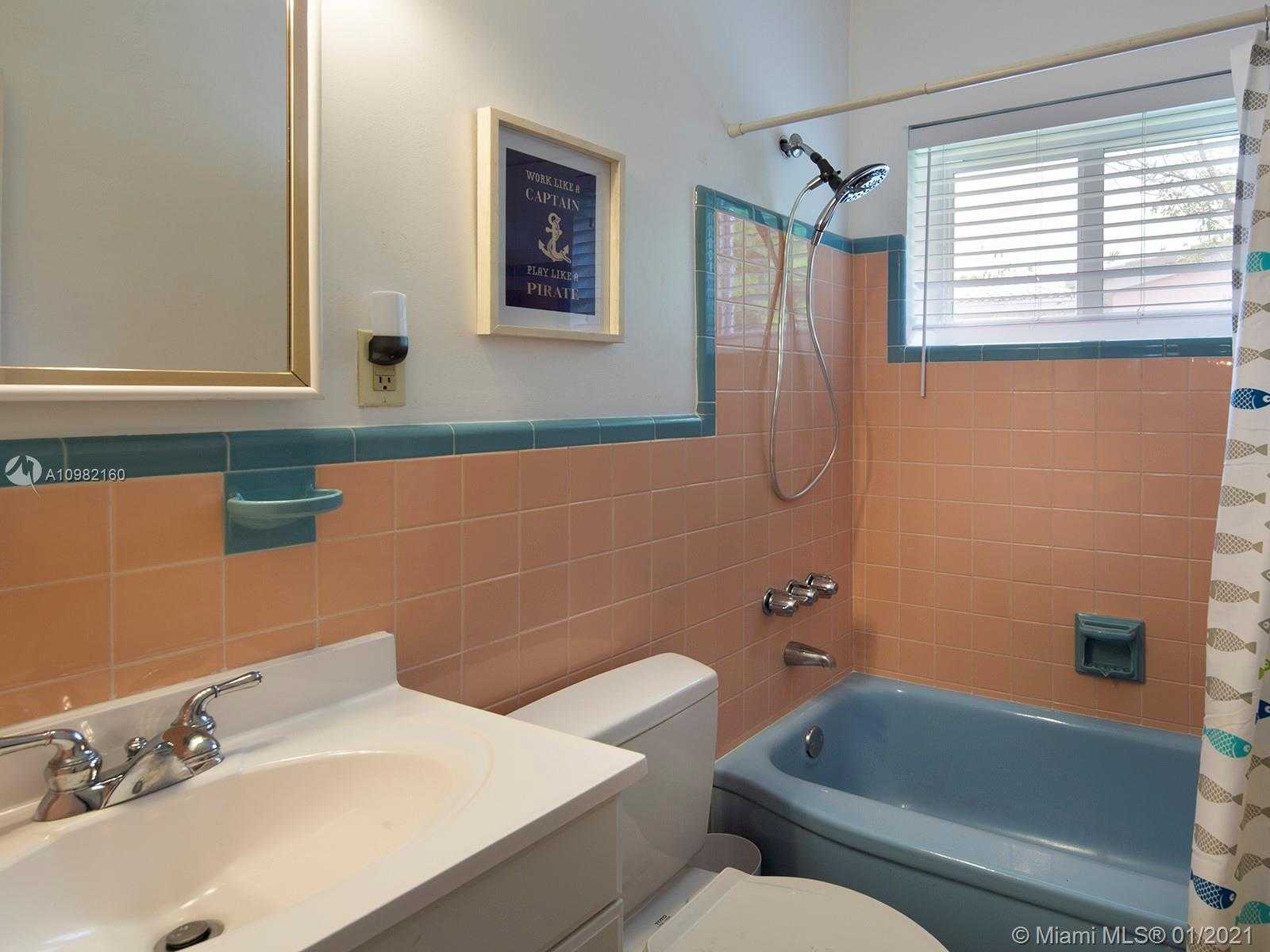 Small Image of 10658 NORTH EAST 11TH AVE, Miami Shores Number 12