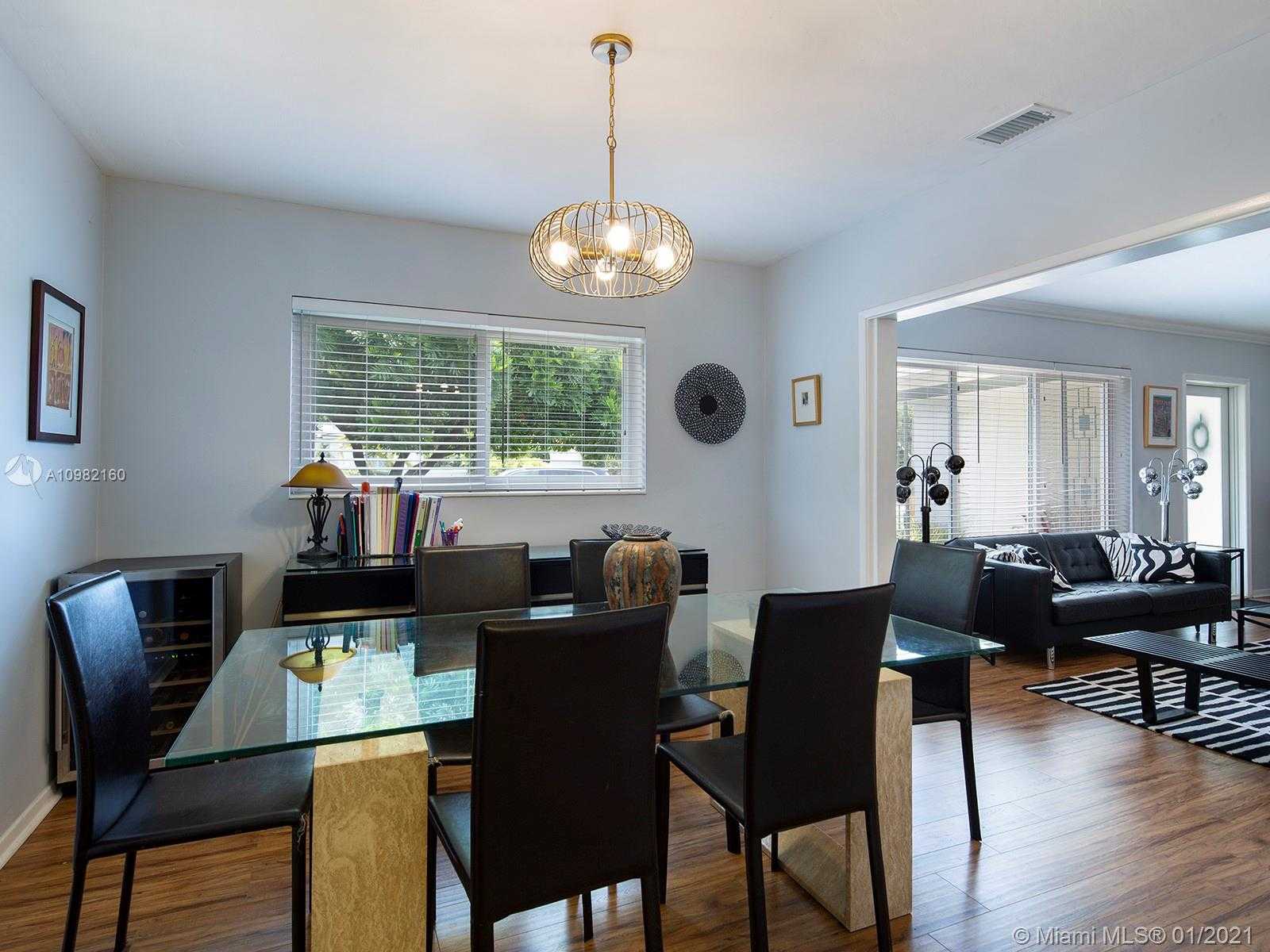 Small Image of 10658 NORTH EAST 11TH AVE, Miami Shores Number 18