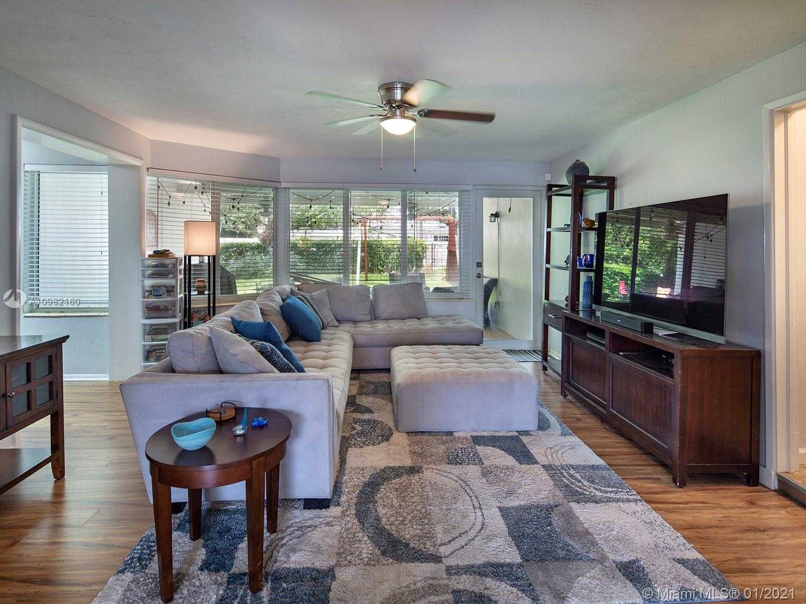Small Image of 10658 NORTH EAST 11TH AVE, Miami Shores Number 5