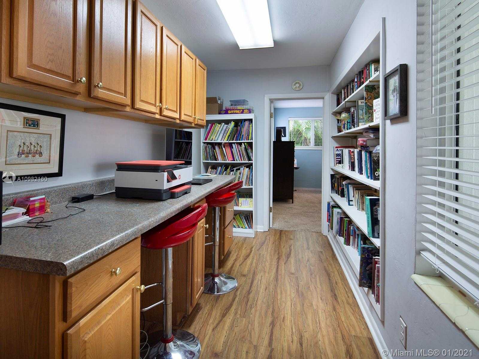 Small Image of 10658 NORTH EAST 11TH AVE, Miami Shores Number 7