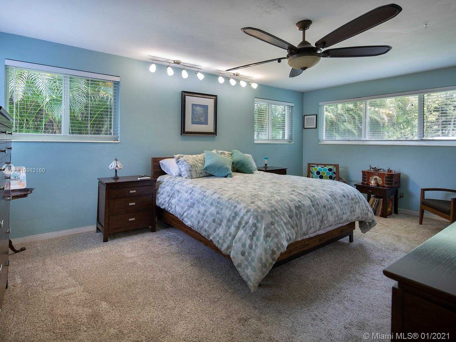 Small Image of 10658 NORTH EAST 11TH AVE, Miami Shores Number 8