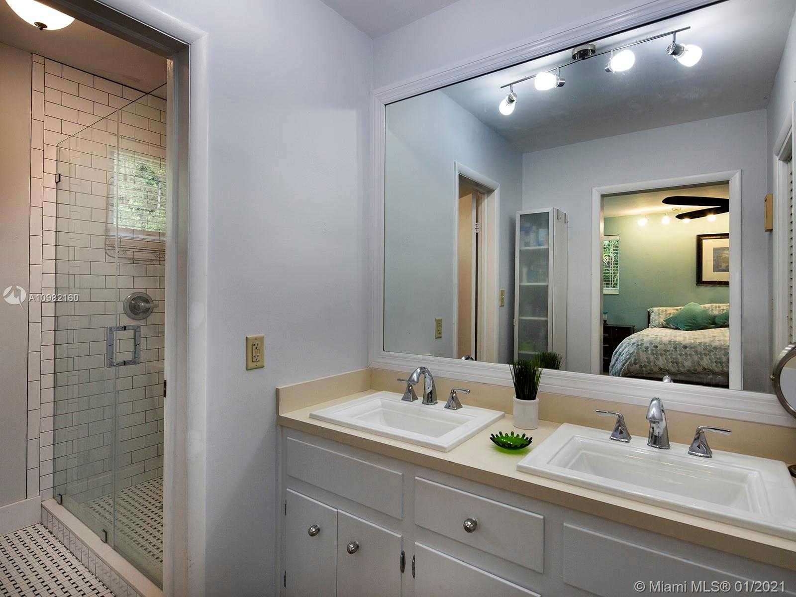 Small Image of 10658 NORTH EAST 11TH AVE, Miami Shores Number 9