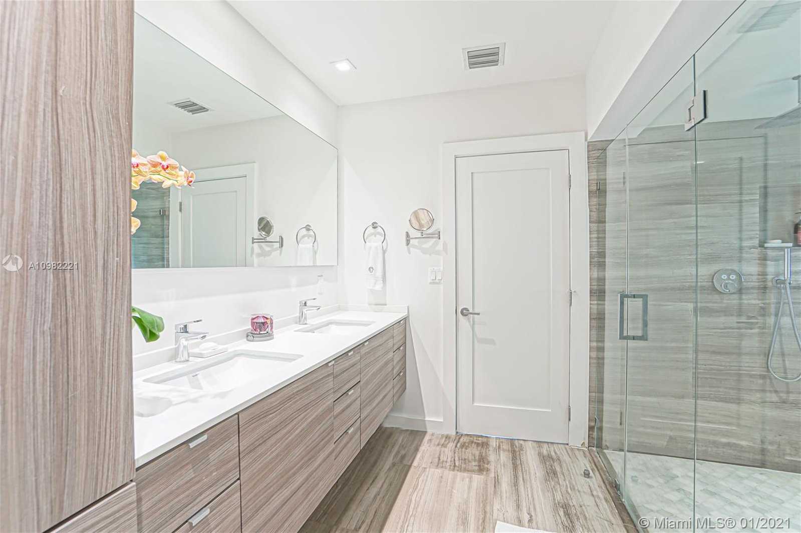Small Image of 90 SOUTH PROSPECT DR, Coral Gables Number 12