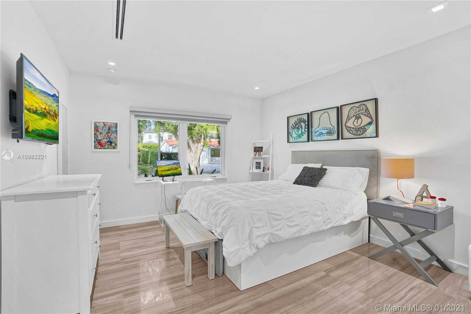 Small Image of 90 SOUTH PROSPECT DR, Coral Gables Number 15