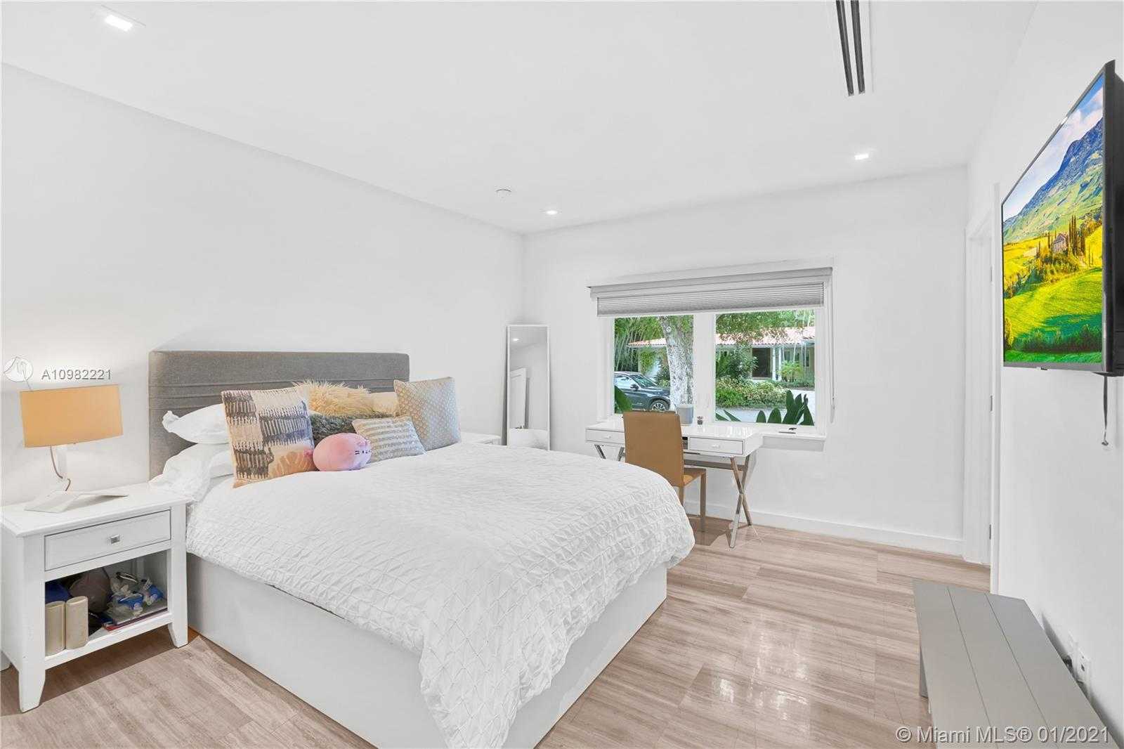 Small Image of 90 SOUTH PROSPECT DR, Coral Gables Number 17