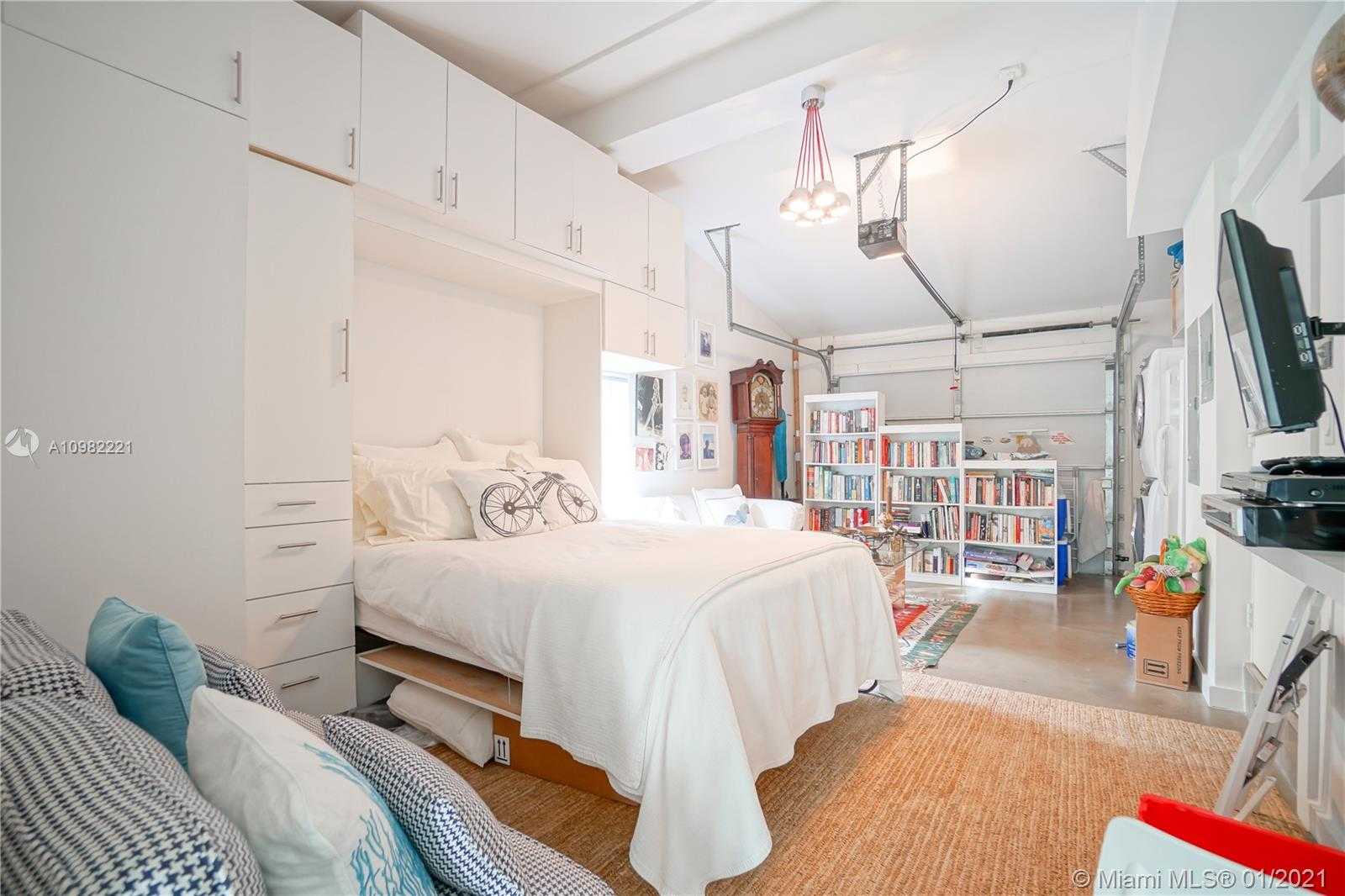 Small Image of 90 SOUTH PROSPECT DR, Coral Gables Number 21
